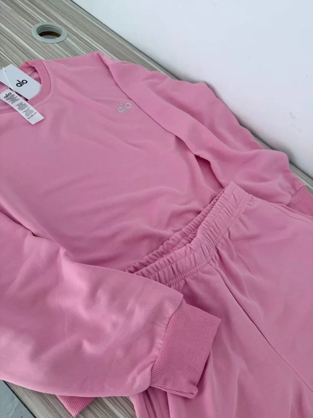 Alo sports five quarter pants yoga suit shorts set - Picture 4 of 7